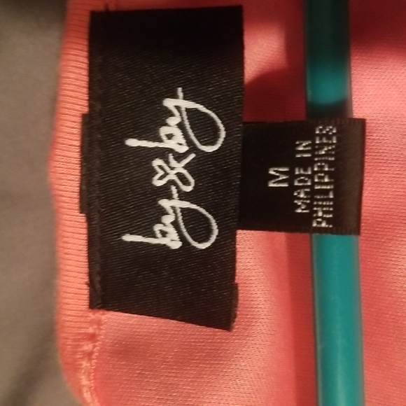 Sexy shirt with attached necklace. Size medium - Picture 5 of 6